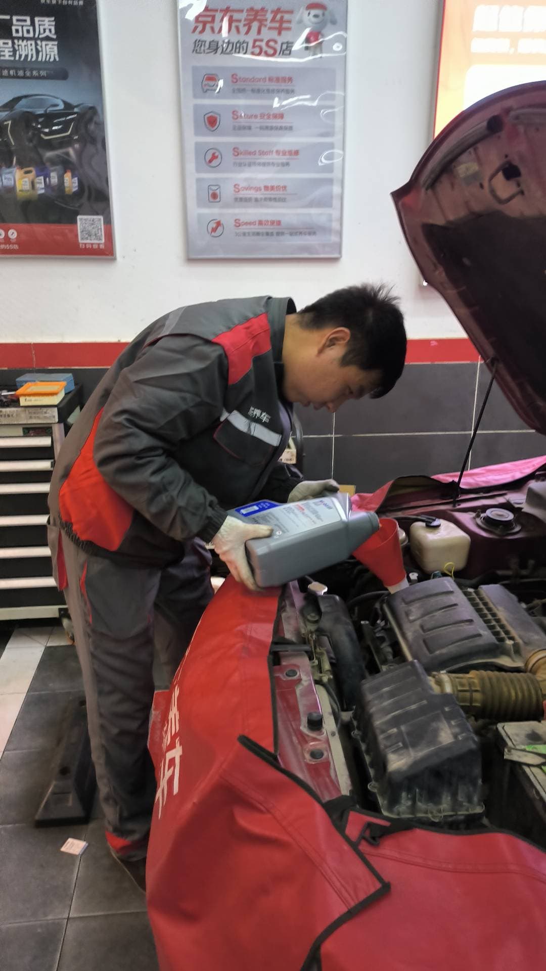 加装机油.jpg 加装机油.jpg