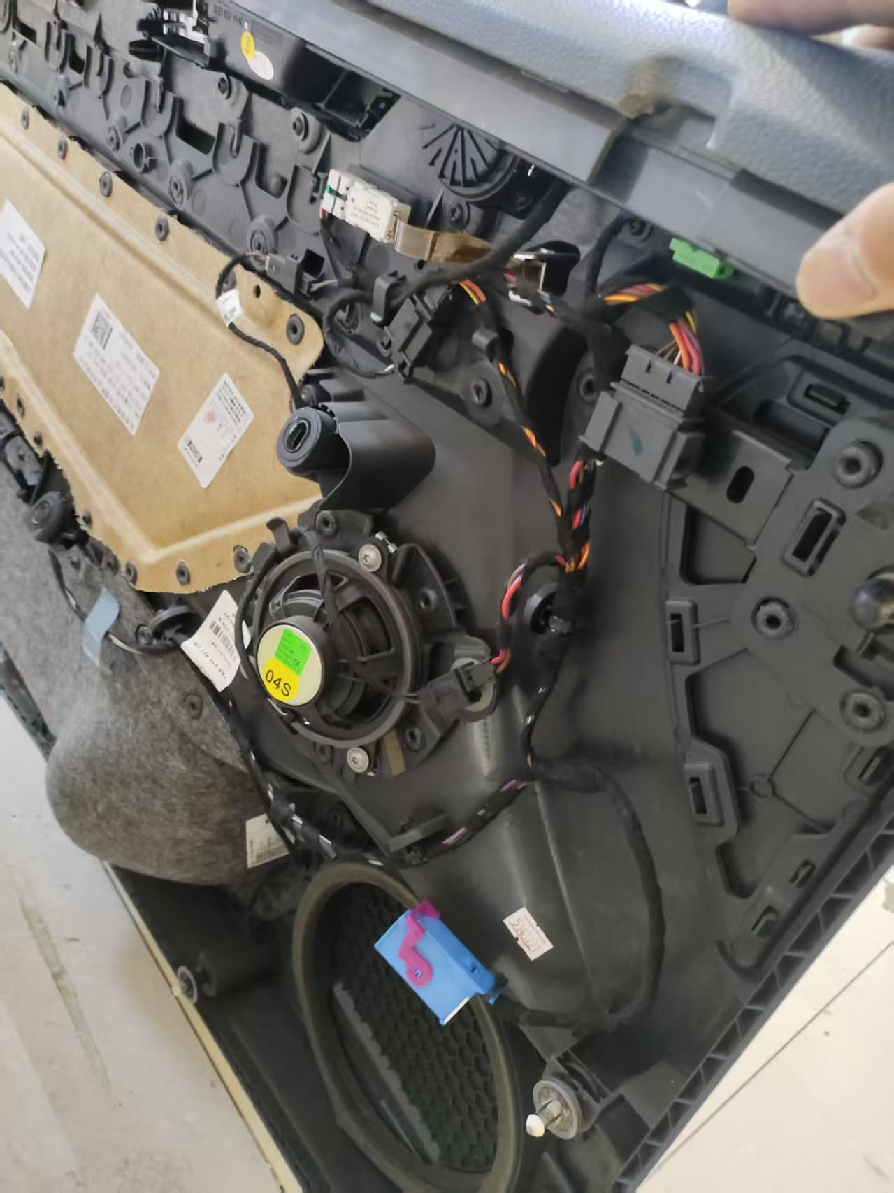 迈腾车门内饰板背面.jpg 迈腾车门内饰板背面.jpg